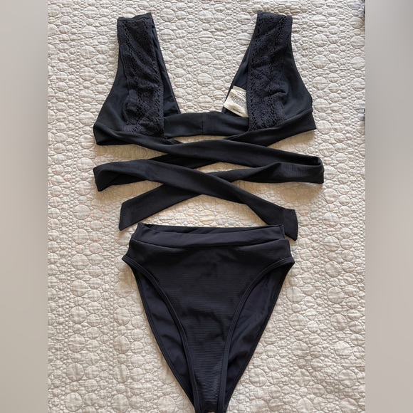 Elysiian Skiathos Bikini set in black - Picture 3 of 3